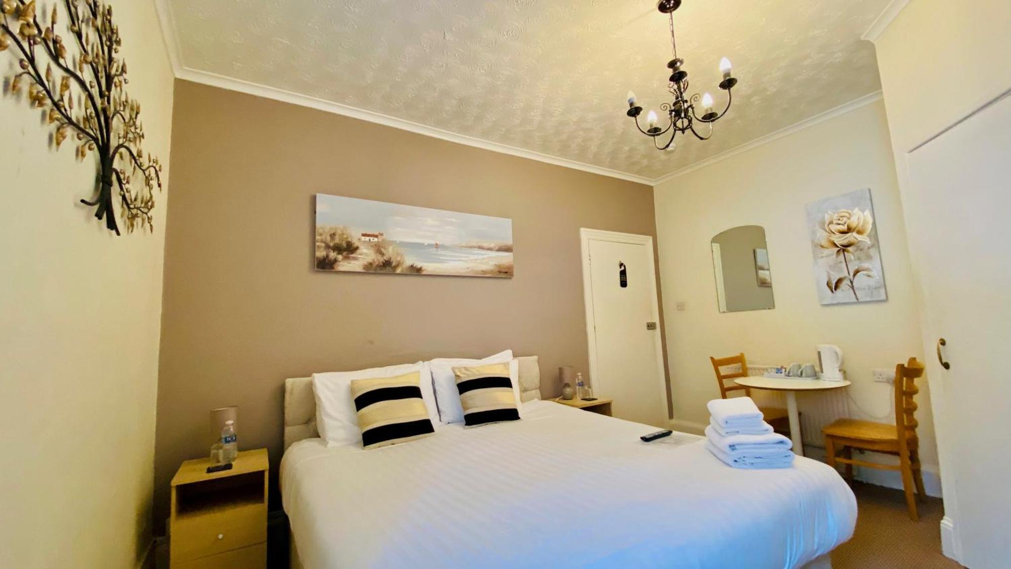 Tusker Lodge (Adults Only) Torquay Bagian luar foto