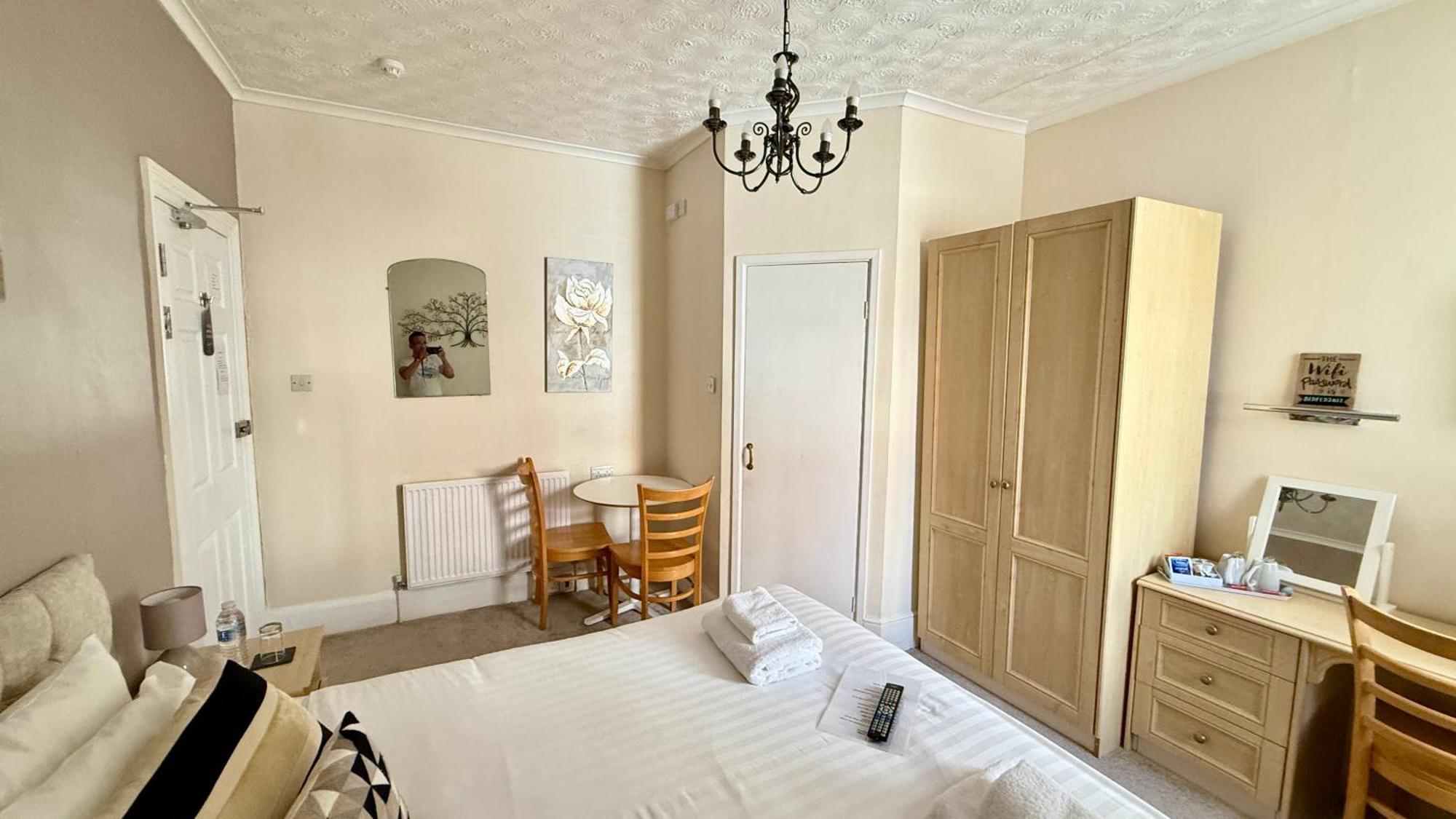 Tusker Lodge (Adults Only) Torquay Bagian luar foto